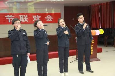                 小合唱《 明天会更好》